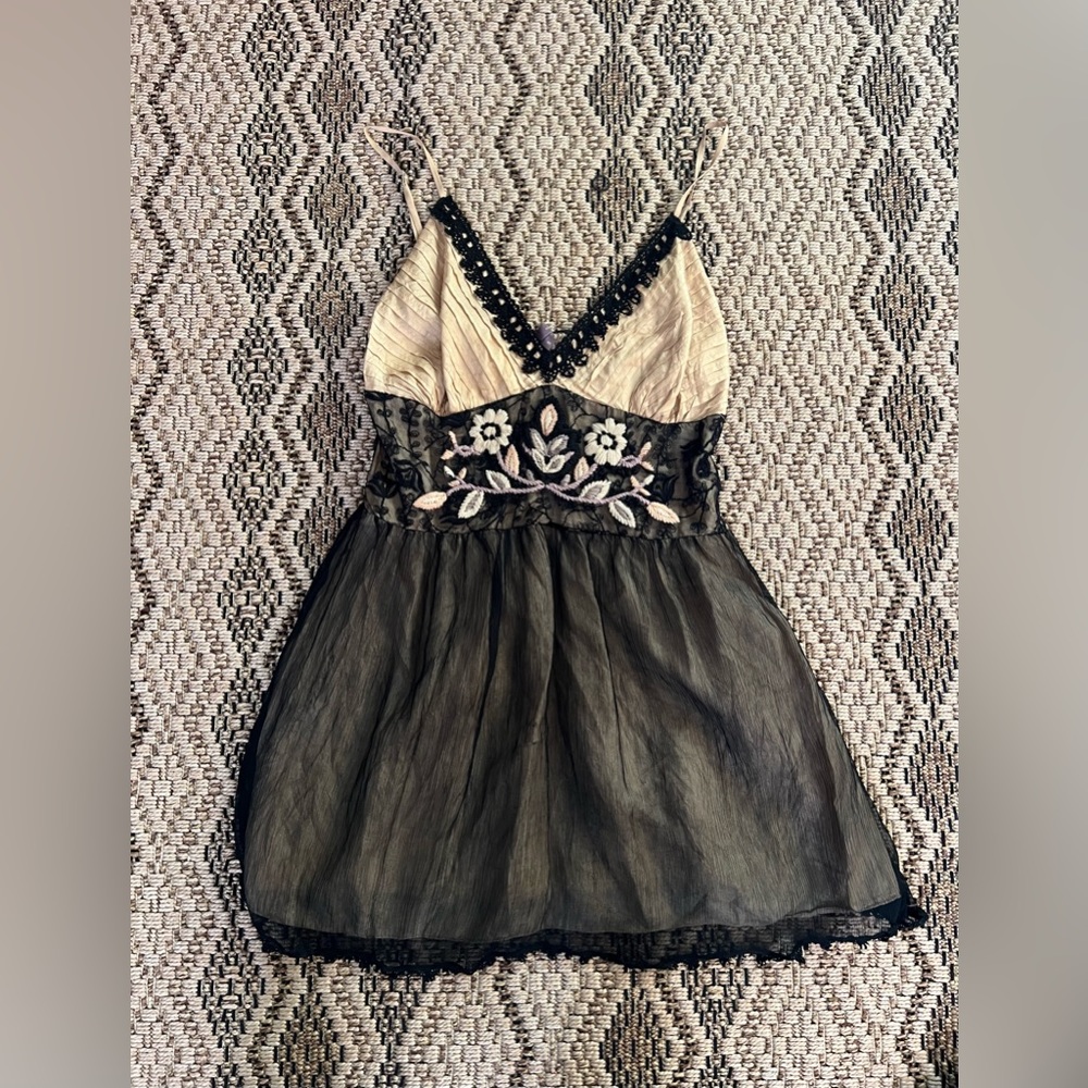 absolutely in love with this embroidered, lacey, tule detailed mini dress/tunic